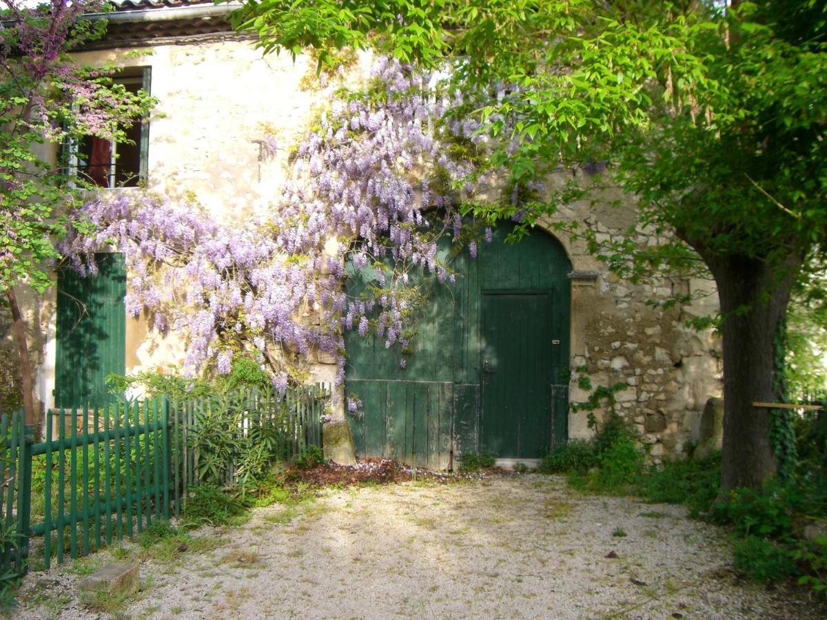 Maison Charmante Avec Terrasse Et Jardin A Noves Exterior foto